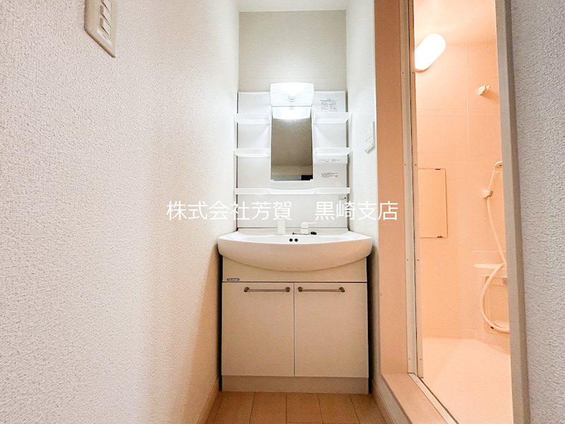 洗面設備　シャワー付き洗面台