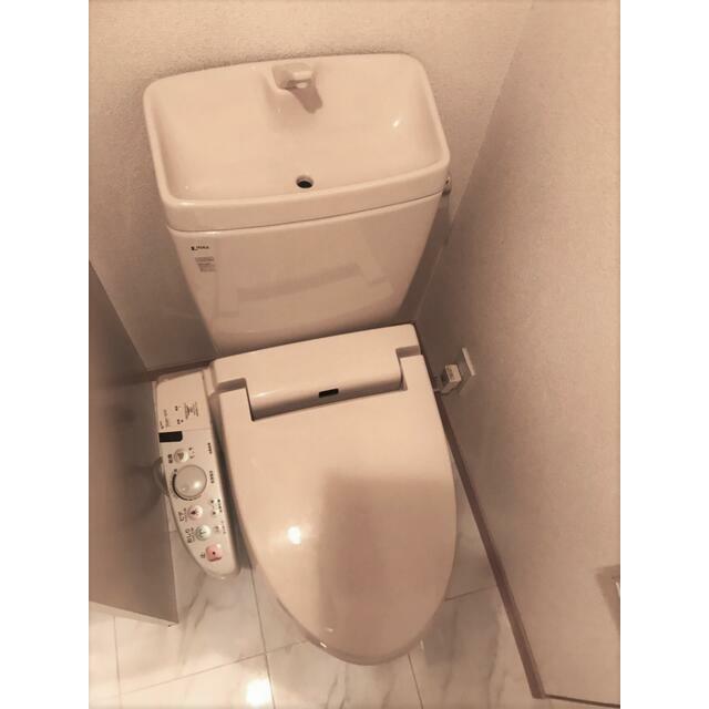 トイレ　温水洗浄便座付き