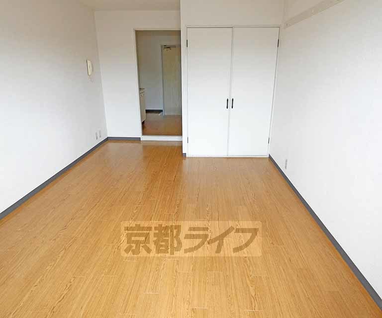居室・リビング　広い居室です。