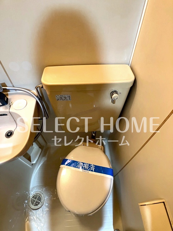 トイレ　落ち着いた色調のトイレです