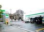 コンビニ　ファミリーマート巽中三丁目店（コンビニ）まで584m
