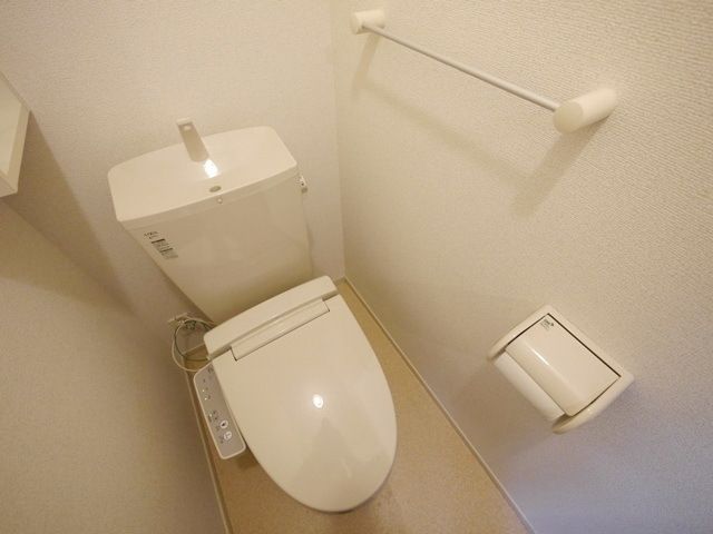 トイレ　同物件別部屋写真