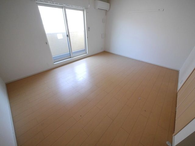 居室・リビング　同物件別部屋写真