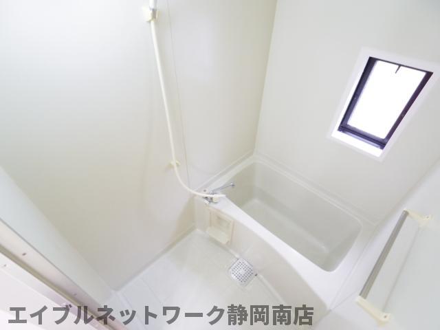バス・シャワールーム　ゆったり過ごせるお風呂です