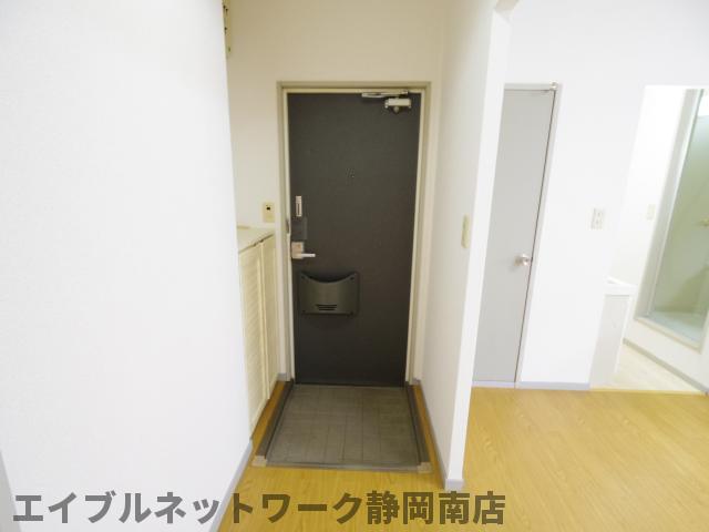 玄関　収納もある玄関です
