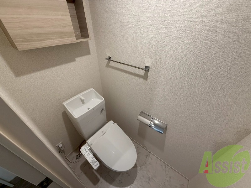 トイレ　ウォシュレット機能がついたトイレです。安心して使用できますね