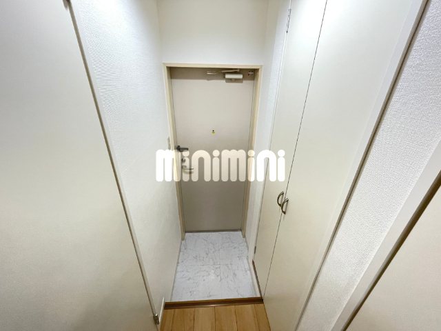 玄関　※同タイプのお部屋の写真です。