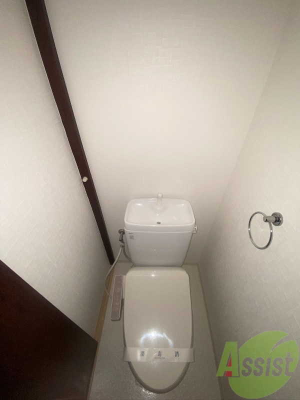 トイレ　トイレは温水洗浄便座付きで毎日快適に使えますね