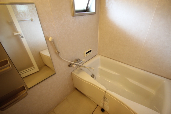 バス・シャワールーム　※別部屋の写真です