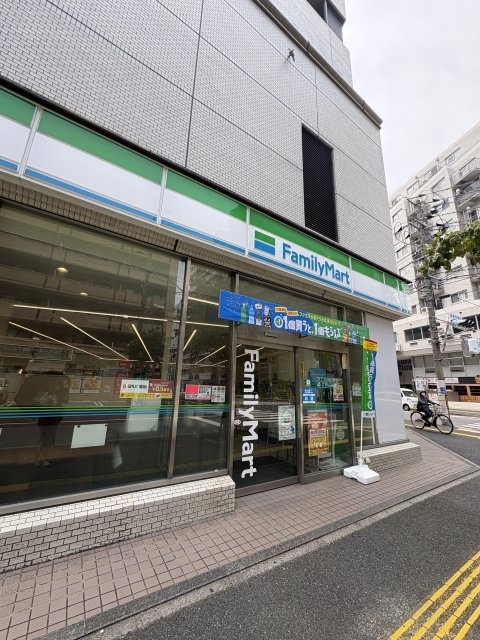 コンビニ　ファミリーマート　光町一丁目店（コンビニ）まで140m