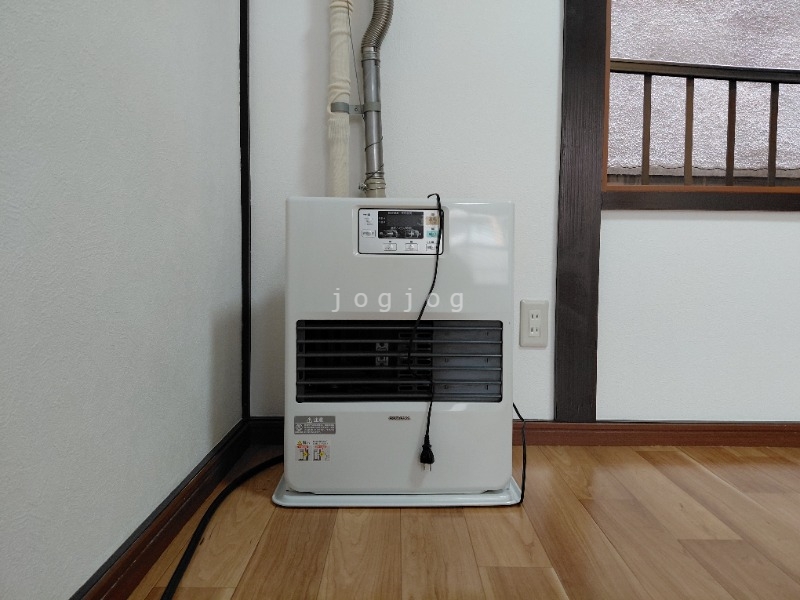 その他設備　冬はあったか石油ストーブです。