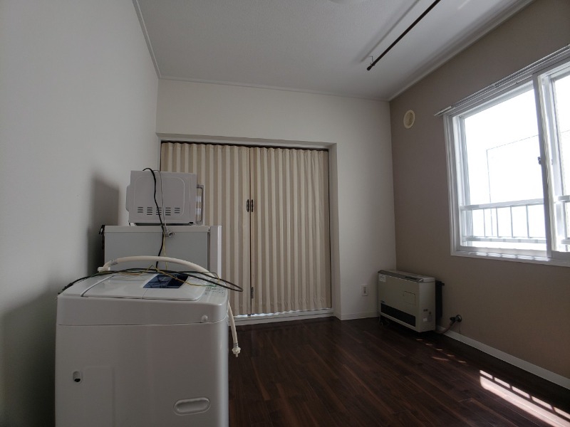居室・リビング　６．８帖のダイニングキッチン。ゆったりできるお部屋ですね。