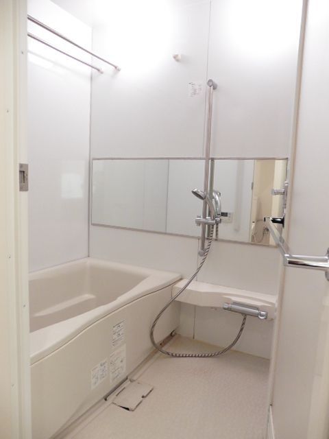 バス・シャワールーム　写真は同タイプ住居です。