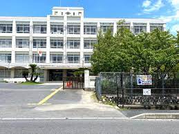 小学校　守山市立物部小学校（小学校）まで491m