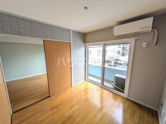 代官町フラワーマンションの居間写真