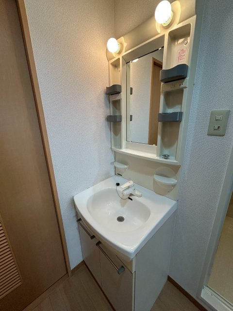 洗面設備　※写真は６０７号室です