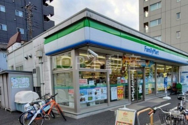 コンビニ　ファミリーマート本千葉駅東口店（コンビニ）まで70m