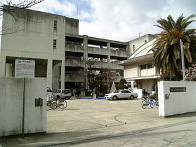 小学校　八尾市立西山本小学校（小学校）まで649m