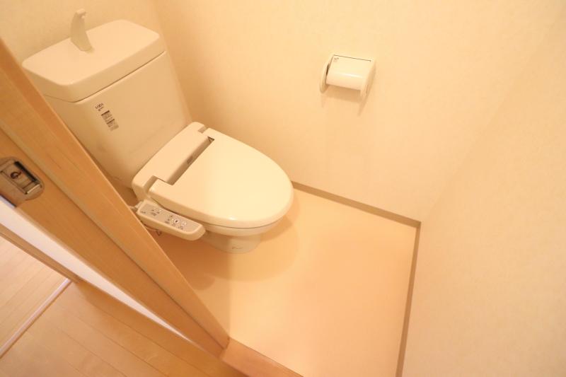 トイレ　温水洗浄便座付きのトイレ