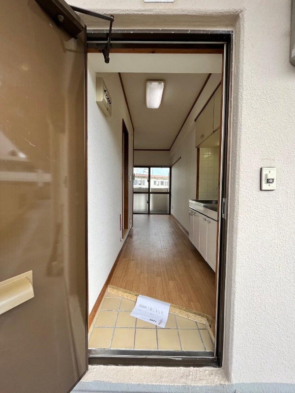 玄関　※別部屋の参考写真となります。