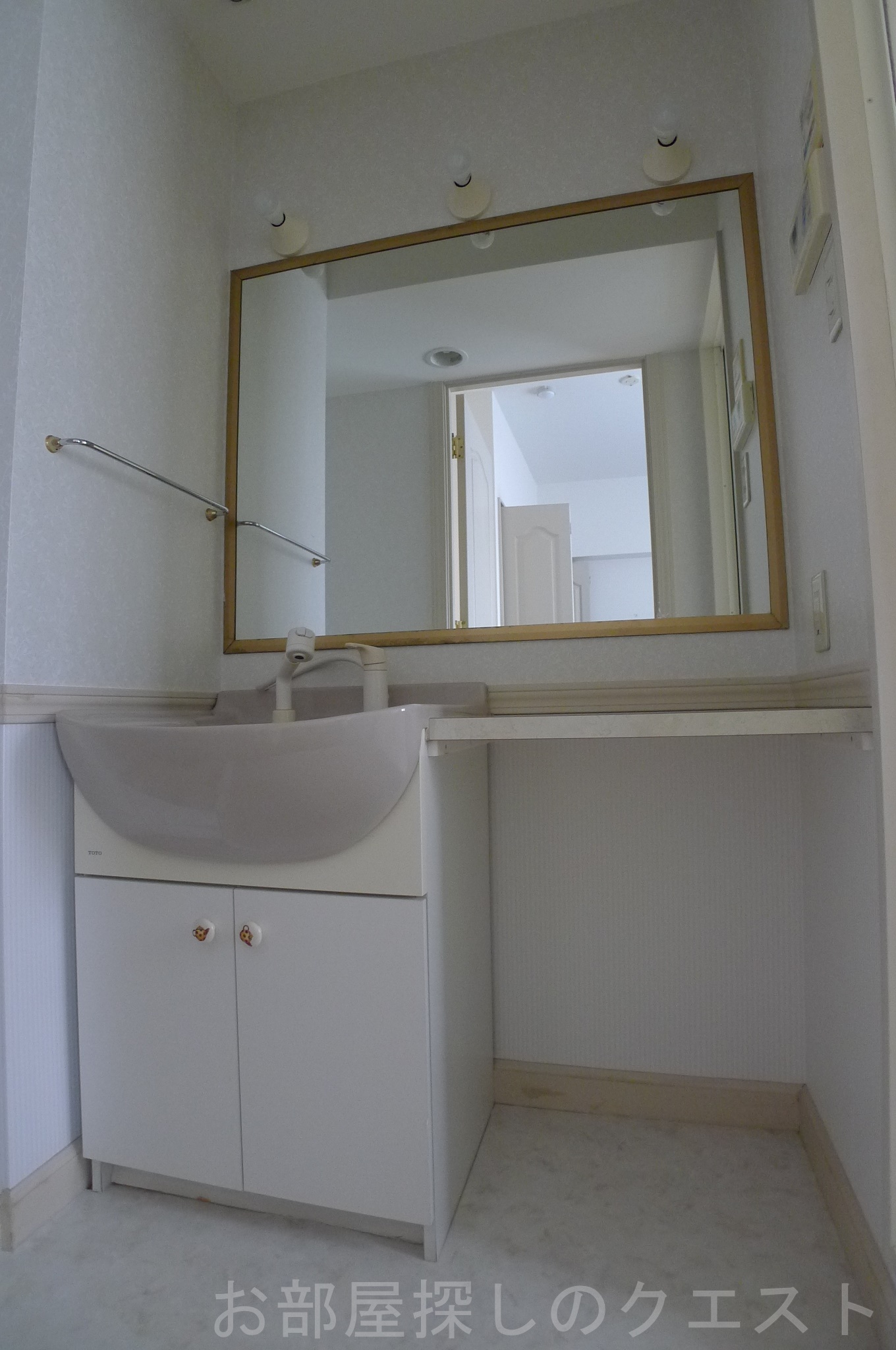 洗面設備　（写真は同タイプ）