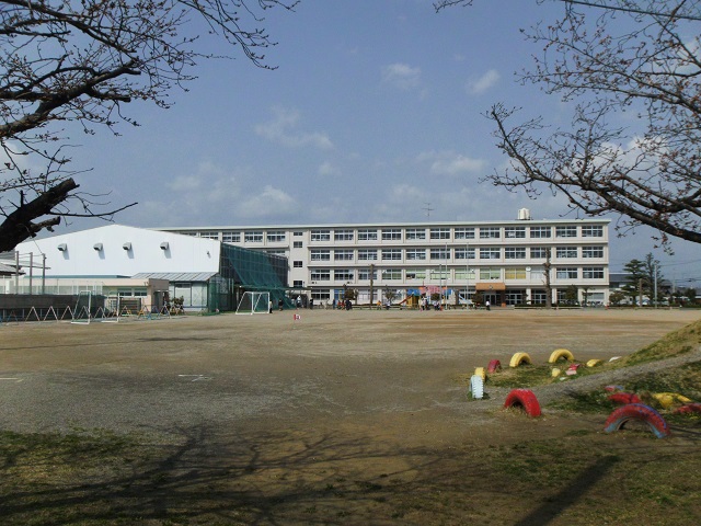 小学校　浜松市立笠井小学校（小学校）まで586m