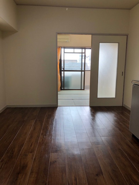 大阪モノレール本線 柴原阪大前駅 徒歩6分 4階建 築36年の居間写真