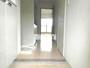 玄関　玄関から見たお部屋
