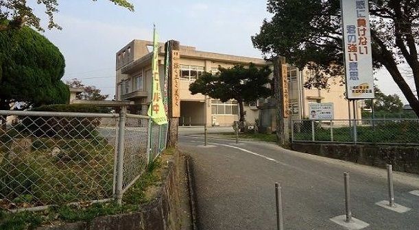 小学校　上峰小学校（小学校）まで710m