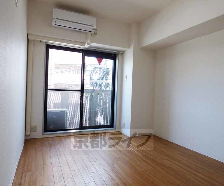 地下鉄烏丸線 今出川駅 徒歩10分 9階建 築33年の居間写真