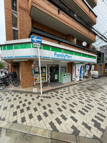 コンビニ　ファミリーマート 与力町店（コンビニ）まで60m