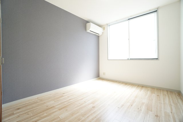 居室・リビング　※同物件、反転タイプの写真になります（写真は中部屋です）。