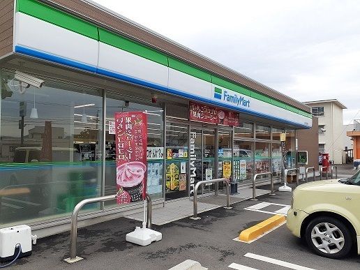 コンビニ　ファミリーマート江良町店（コンビニ）まで260m