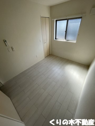 その他部屋・スペース　開放的な寝室です