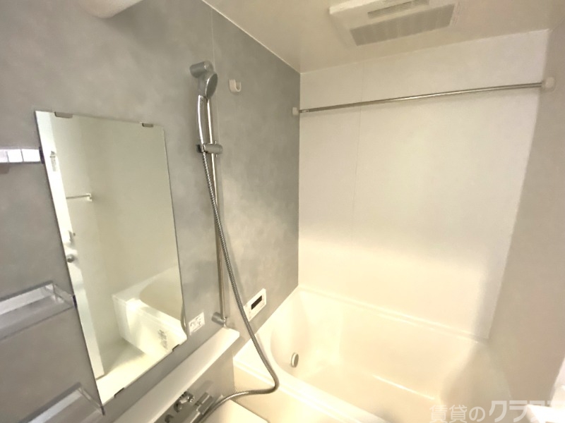 バス・シャワールーム　広い湯舟でお疲れお取りください。