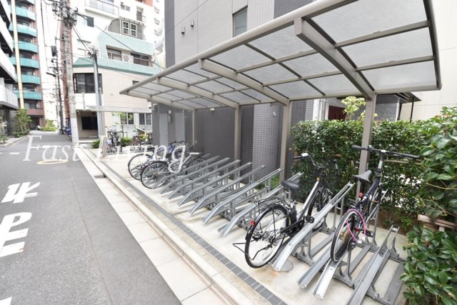 【港区新橋のマンションの駐車場】