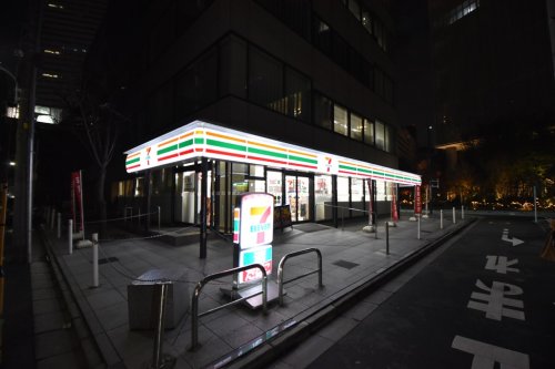 【港区新橋のマンションのコンビニ】