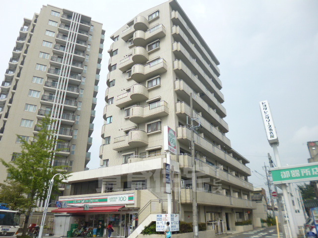 名古屋市昭和区阿由知通のマンションの建物外観