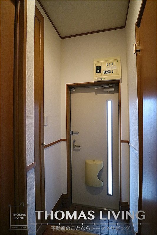 玄関　収納御座います。