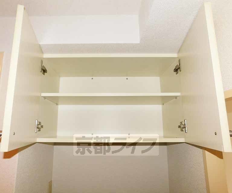 収納　洗濯機上に収納あります。