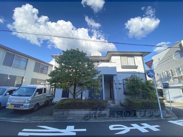 京都市北区大宮南箱ノ井町のアパートの建物外観
