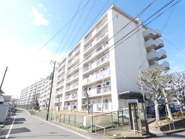 横浜市青葉区しらとり台のマンションの建物外観