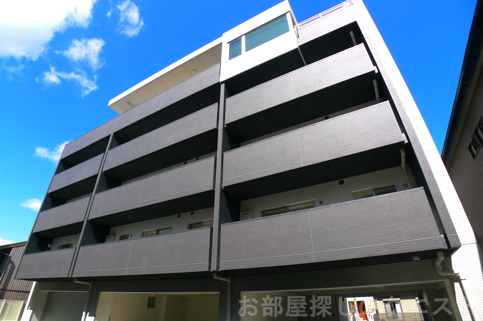 名古屋市昭和区村雲町のマンションの建物外観