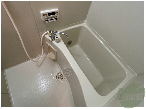 バス・シャワールーム　追い焚き機能が付いているのでいつでも温かいお風呂に入れますよ