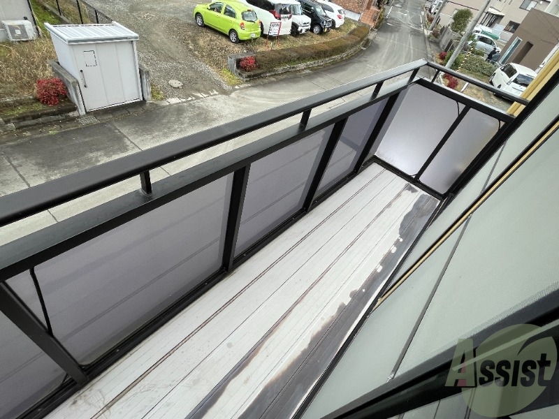 バルコニー　バルコニーはありませんが、物干し竿に洗濯物を干せます。