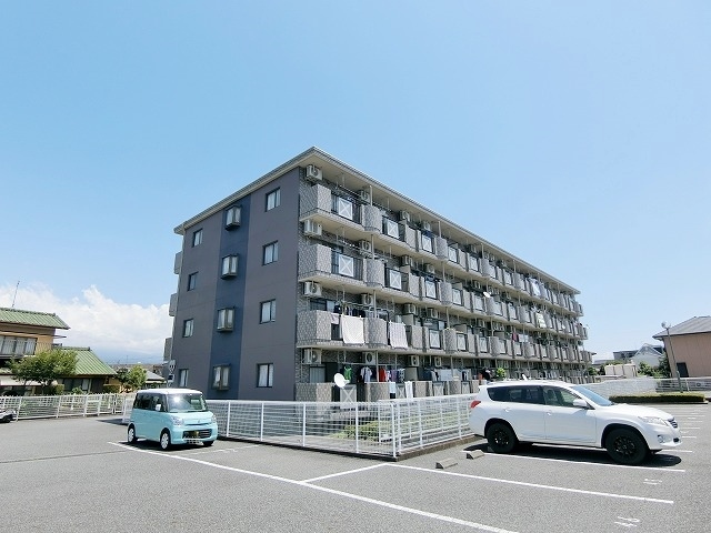 富士市中島のマンションの建物外観