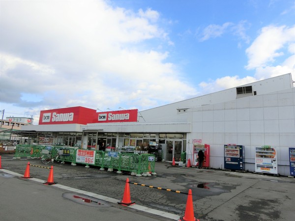 トレビュー八重田のホームセンター