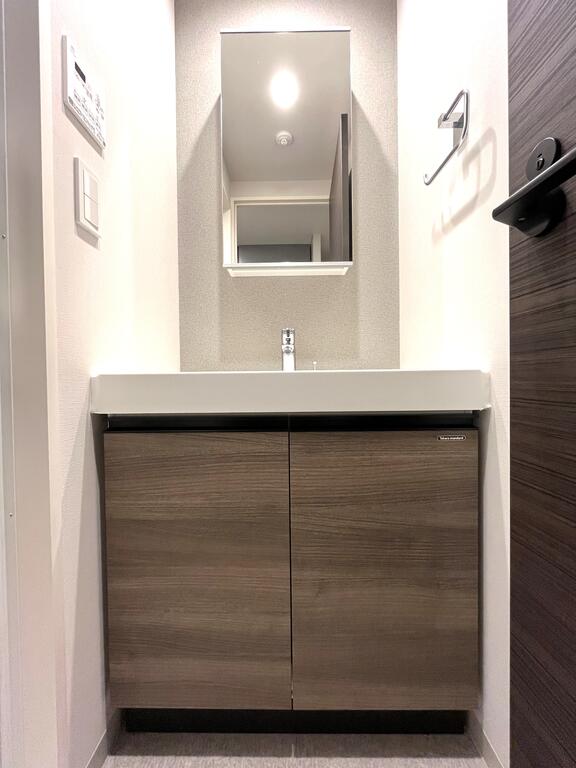 洗面設備　毎日を彩るシンプルなデザイン。毎朝が心地よくなる洗面空間