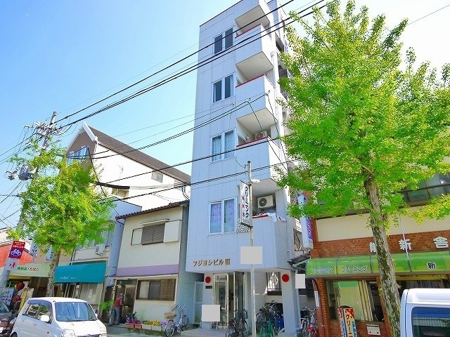 【天理市川原城町のマンションの建物外観】