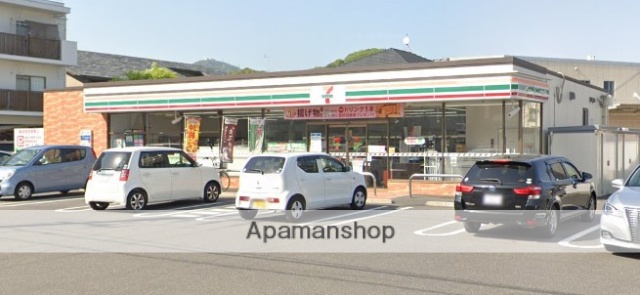 コンビニ　セブンイレブン（コンビニ）まで736m